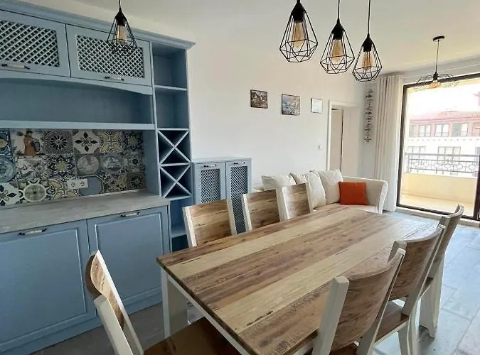 Life Blue Апартаменты *